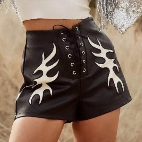 🎉 BLACK VEGAN LEATHER LIGHTNING CUTOUT SHORTS | BOHO COWGIRL FESTIVAL STYLE 🎉 - Picture 1 of 4